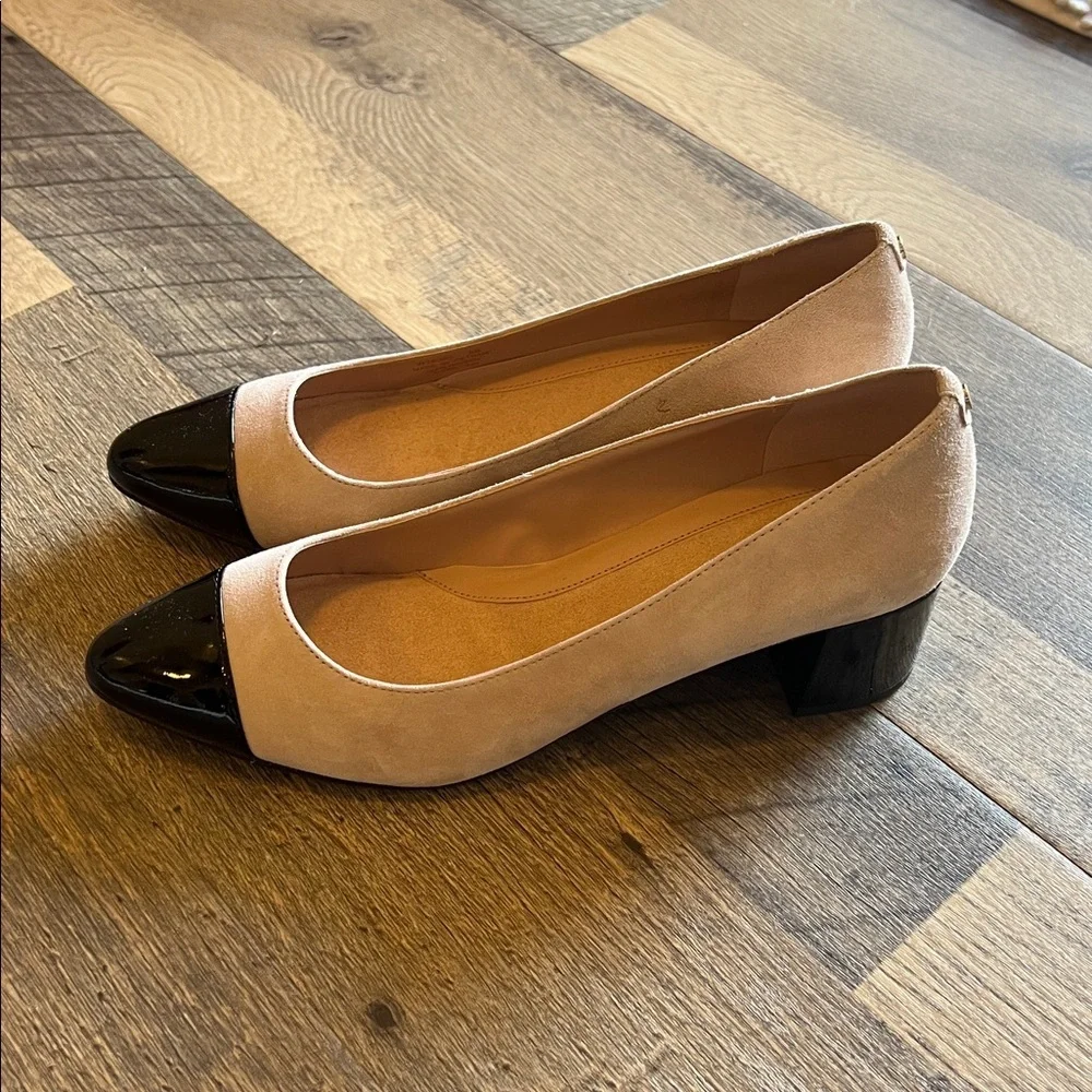 COLE HAAN size 8 tan shoe with black heels and toe These are suede - Picture 2 of 5